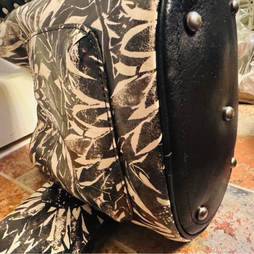 Beautiful Patricia Nash Otavia Sunflower Women's Distressed Leather Handbag! - Picture 9 of 13